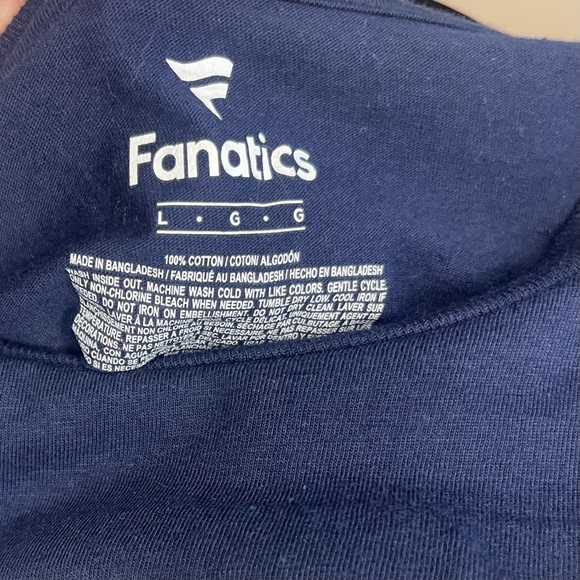 Celebrate Father’s Day in style with this navy blue “Best Dad Ever.” T-shirt LG - Picture 3 of 4